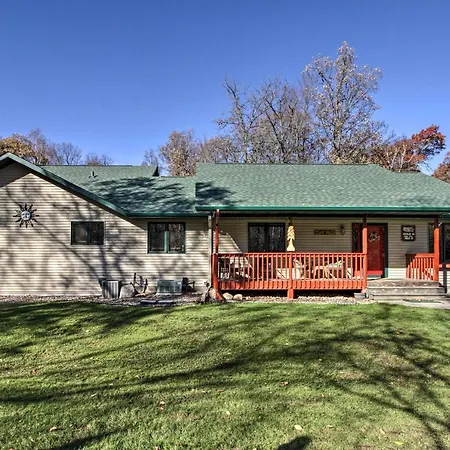 Cabin With Fire Pit And Movie Room, 1 Mi To Lake